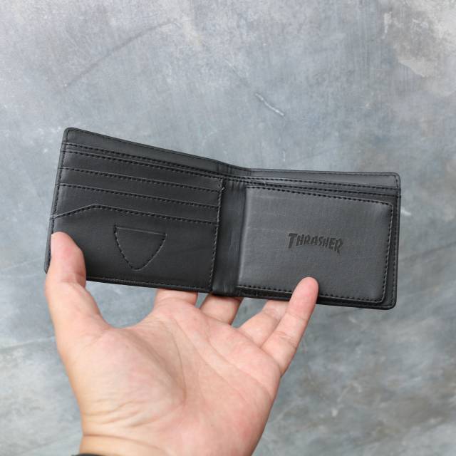 Dompet thrasher hitam