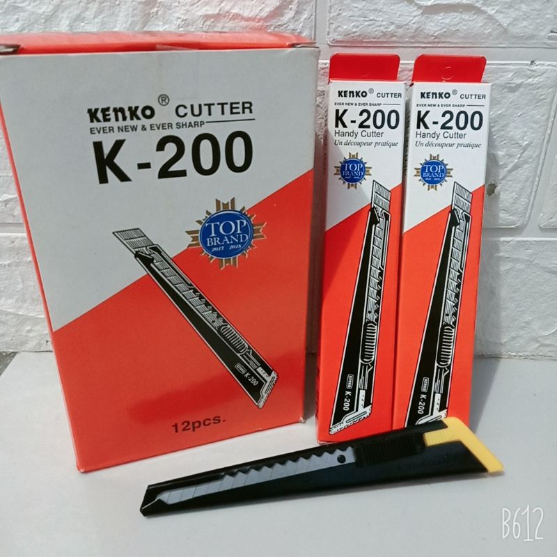 

Cutter Kenko K200 Pemotong Kertas Serbaguna Pisau Blade Tajam Kuat Murah