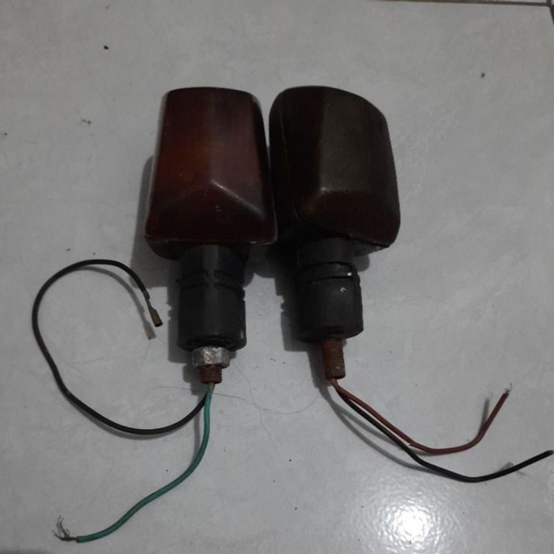 LAMPU SEIN SEN SUZUKI TS SPRINTER A 100 ECONOS PANJANG MIKA SEIN 9 CM SECOND ISI 2 BUAH