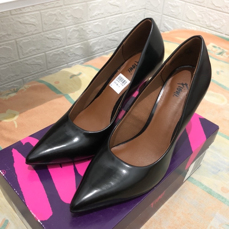 Heels Fioni by Payless Black