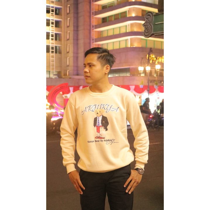 Crewneck Teddy School Cream Keju Arjukya