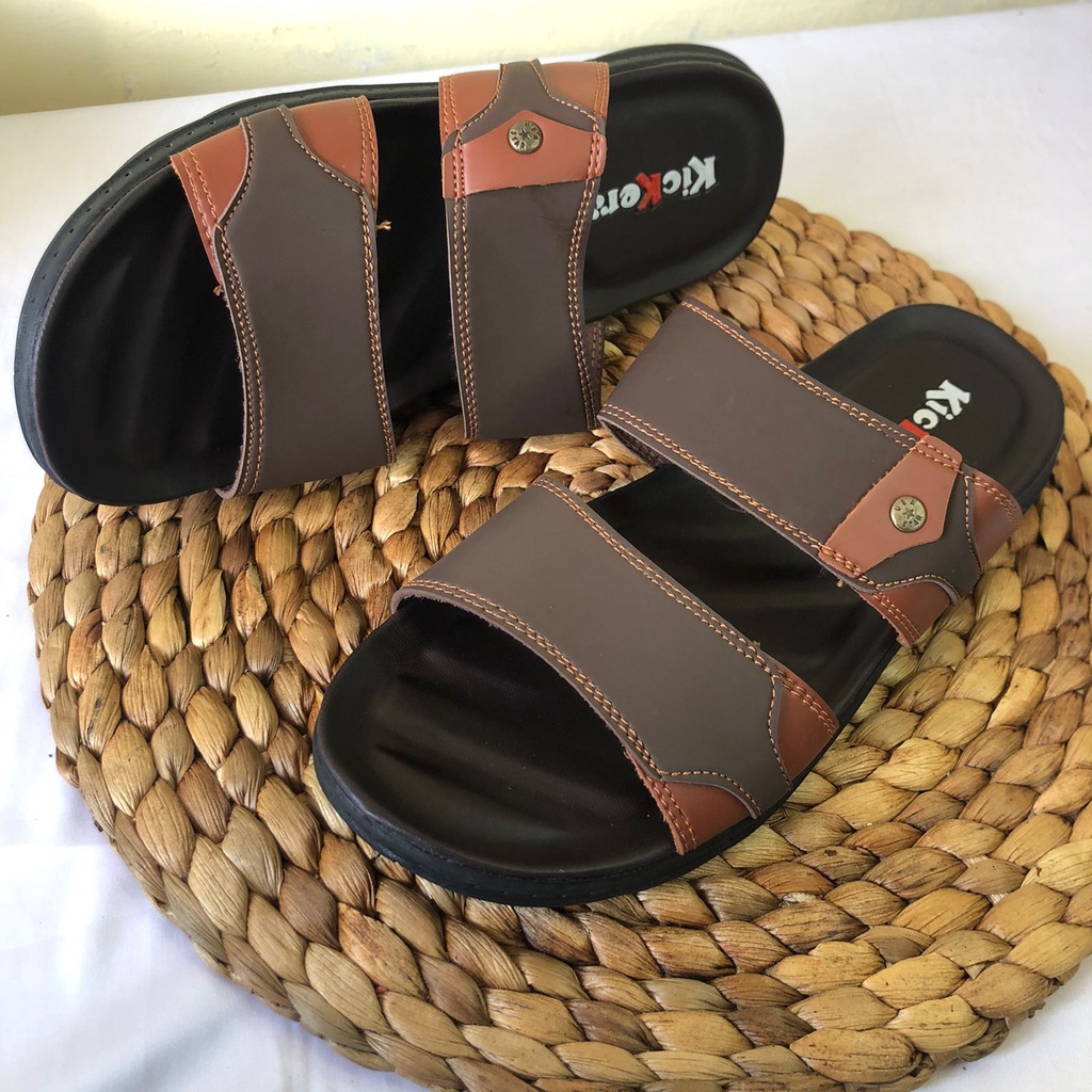 (TANPA KARDUS)sandal FREDY 1 sendal cowok pria kulit sintetis termurah model terbaru kombinasi terlaris NEW ARRIVAL Selop Terbaru Original Slip on Cowok Slide Sandal Kulit Pria Terlaris Sesuai Foto Sandal Selop di Jamin Berkualitas. Sandal Pria Fashion Se