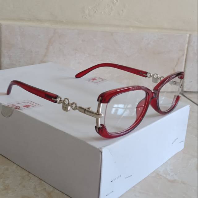 Kacamata fashion merah PR6220