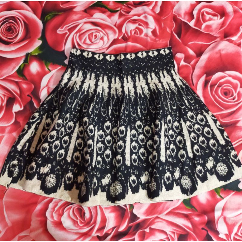 Bawahan Mini Short Flare Skirt Rok Stretch Rumbai Black Gold Hitam Emas Motif Corak Glitter Pinggang