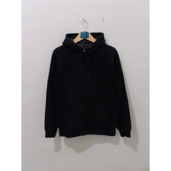 sherpa Uniqlo hitam