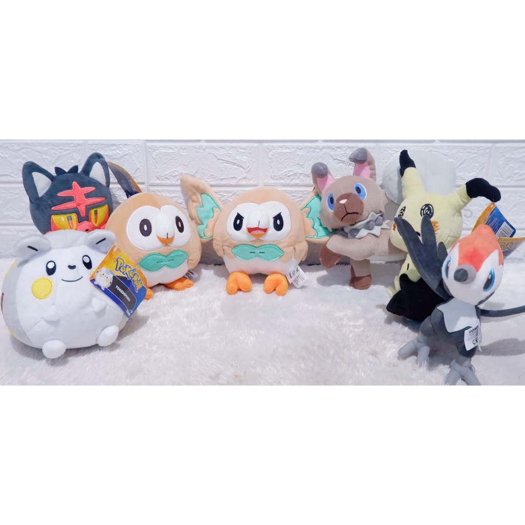 Boneka Pokemon Tomy Pikipek Rowlet Togedemaru Hoopa Pikachu Lillipup Mimikyu Treeko Rockruff