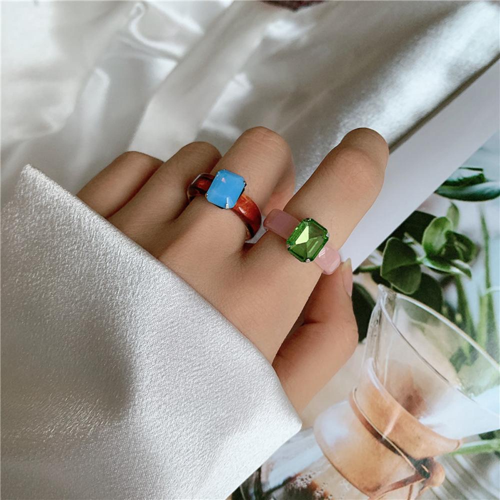 MXBEAUTY Elegant Finger Ring Trendy Geometric Resin Rings Women Fashion Jewelry Cool Rhinestone Girls Acrylic Transparent/Multicolor