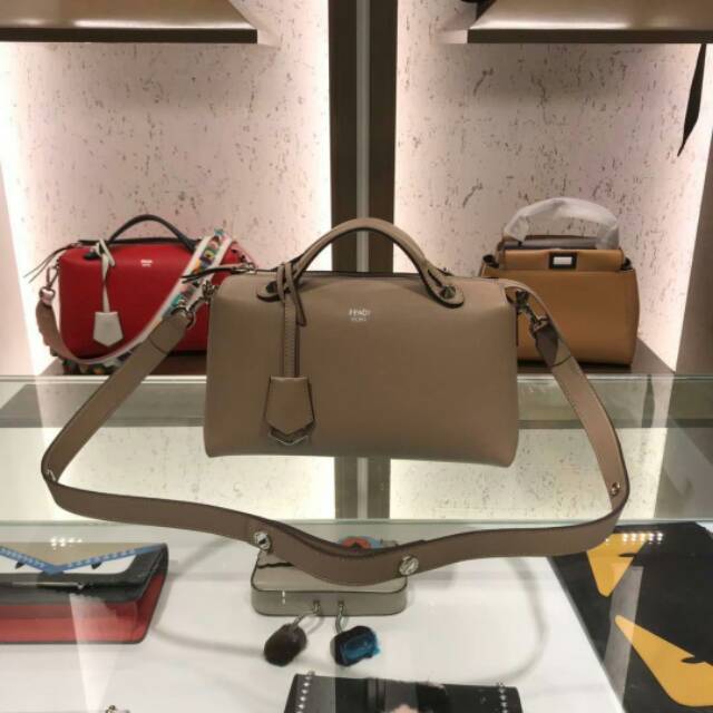 Fendi bag mirror/ bag fendi by the way + paperbag