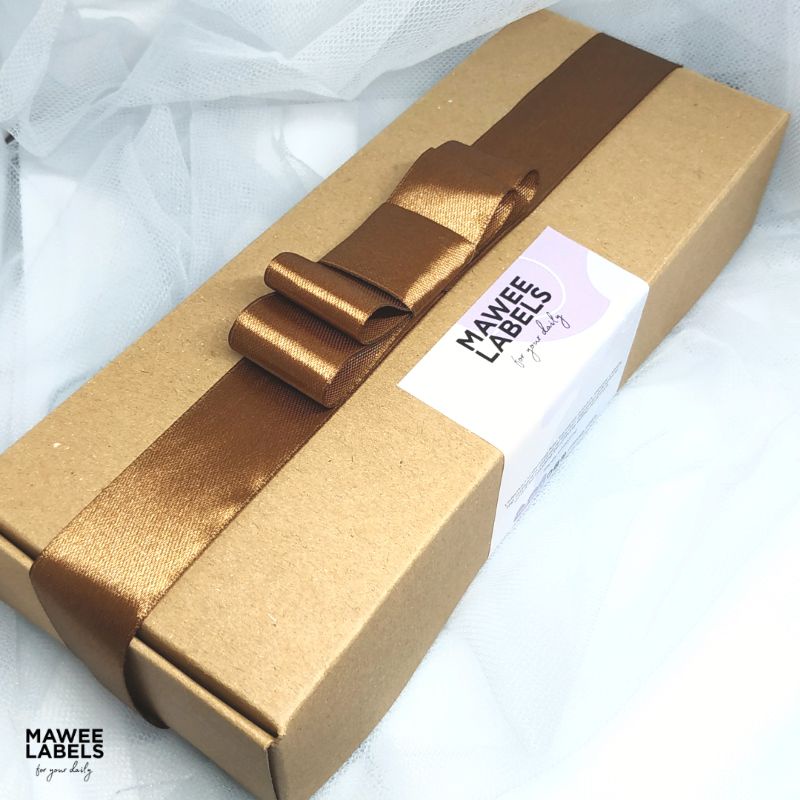 

Mawee Gift (tambahan Greeting card dan pita)