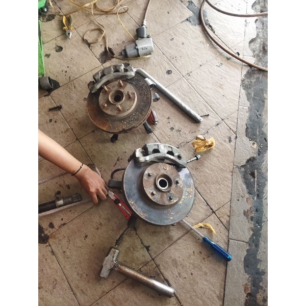 kaliper nissan serena c24 xtrail t30