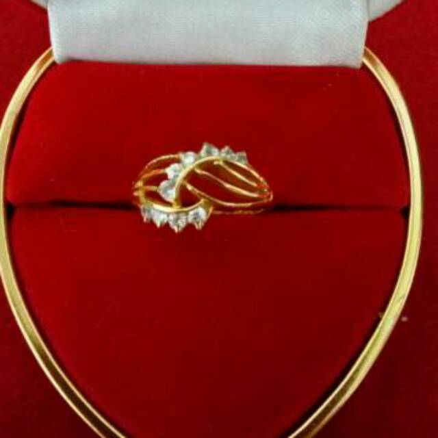 Cincin Wanita Model Permata Mahkota - Emas 70 persen