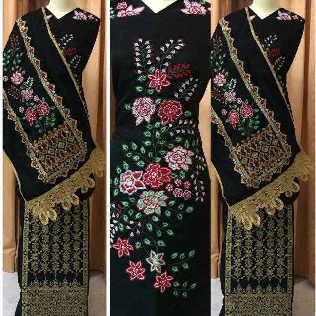 Set baju kurung dan selendang