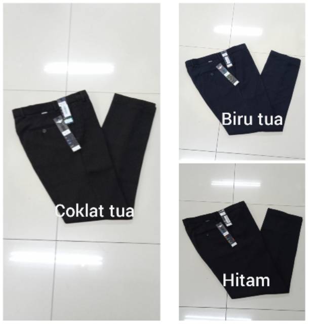 Celana panjang bahan tebal formal.