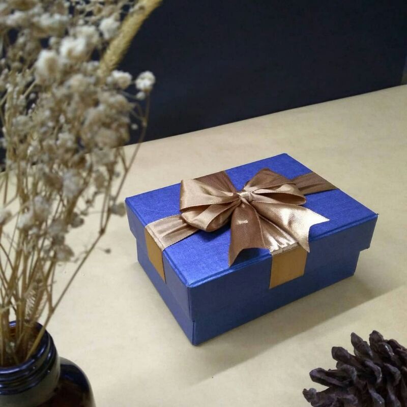 

kotak kado 13x9x5 cm berpita