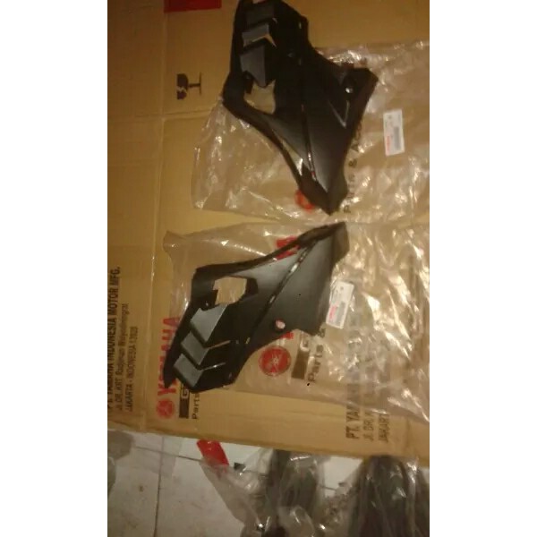 COVER SAMBUNGAN SAYAP BAWAH MX KING 150 ORIGINAL