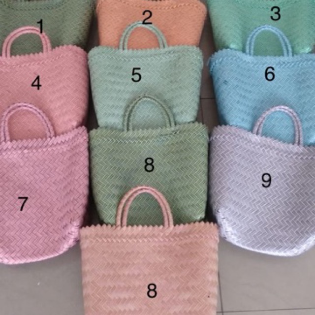  Tas  anyaman  plastik  size s berbagai motif Shopee Indonesia