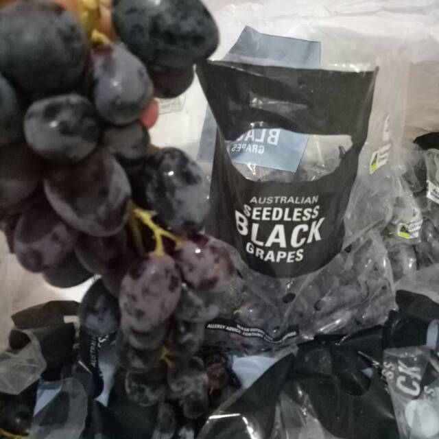 Anggur Autumn Australian Seedless Black Grapes