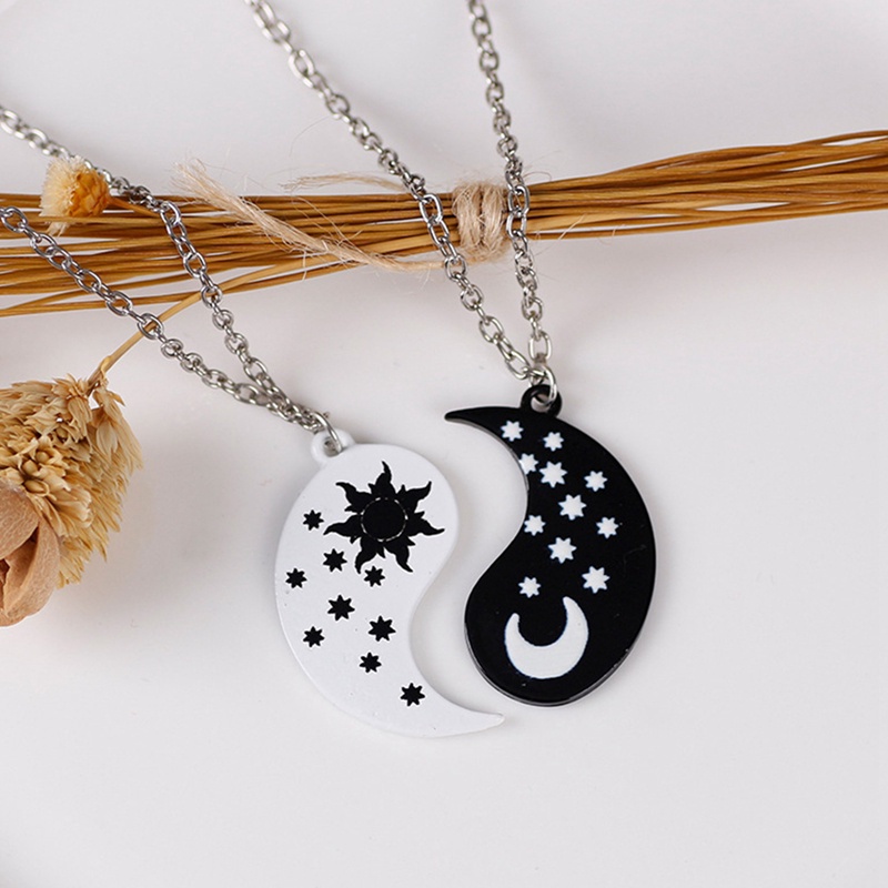 Fancyqube 2pcs / Set Kalung Rantai Klavikula Liontin Tai Chi Gosip Warna Hitam Dan Putih Gaya Klasik Antik Untuk Pasangan