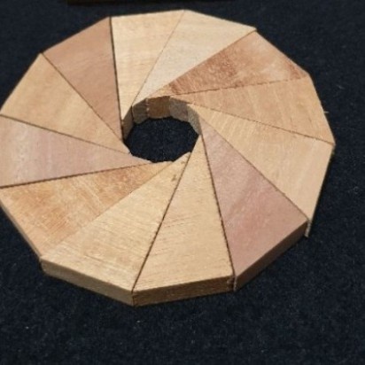 

potongan kayu segitiga ukuran 4,4cm x 2,5cm