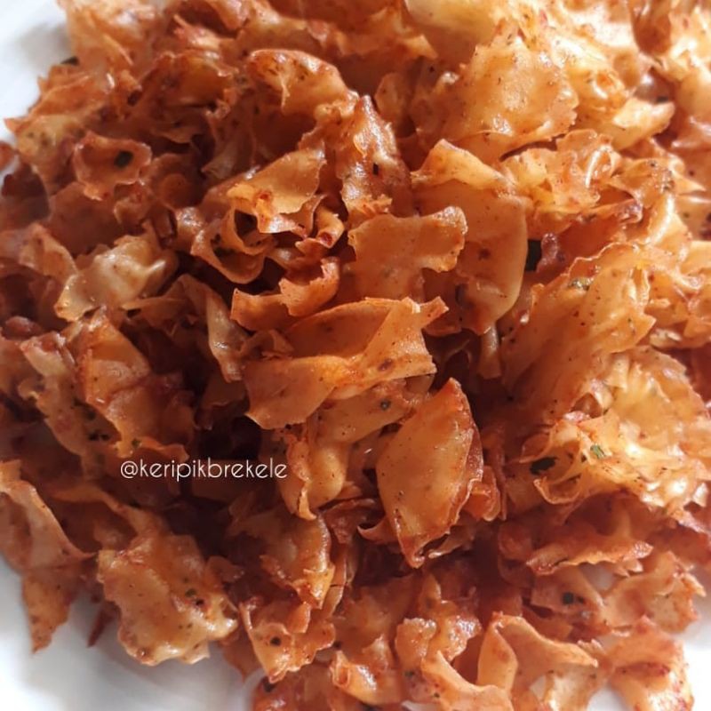 

READY BANDUNG.. keripik singkong pedas setan daun jeruk brekele kripik pedes kribo kriwil keriwil 175gr