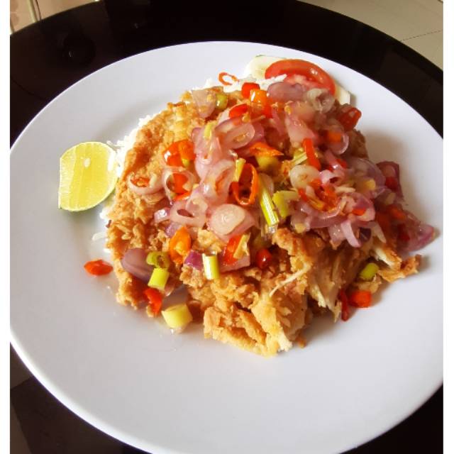 

Nasi ayam geprek sambal matah