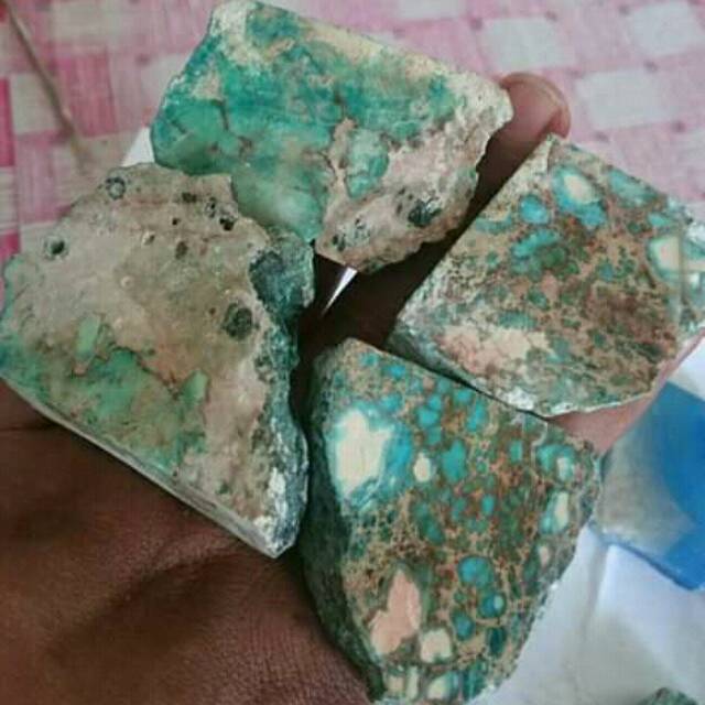 Bongkahan batu pirus nevada