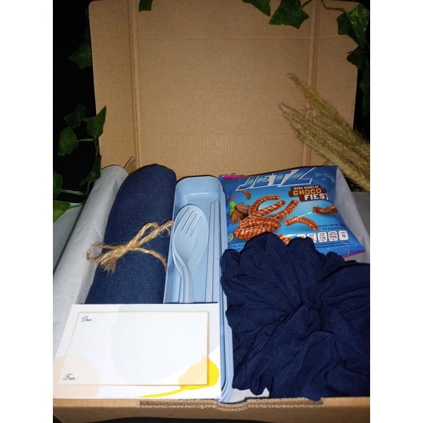 

HADIAH ULANG TAHUN SET HAMPERS BIRTHDAY GIFT BOX SNACK & HIJAB