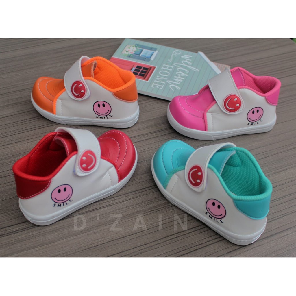 sneaker anak perempuan smile/sepatu anak perempuan