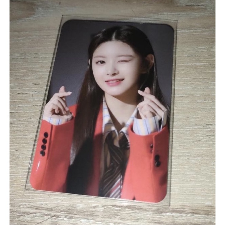 Yiren Official Photocard [BOOKED]