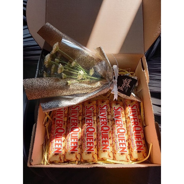 

Giftbox Silverqueen/Hampers Coklat/Mini Bouquet/Kotak Kado