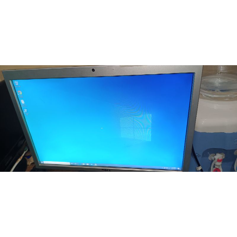 monitor lcd dell 22 in port HDMI dan vga