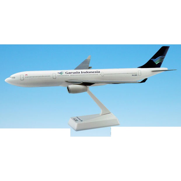 Diecast Pesawat Flight Miniatures 1/200 Garuda Indonesia A330-300