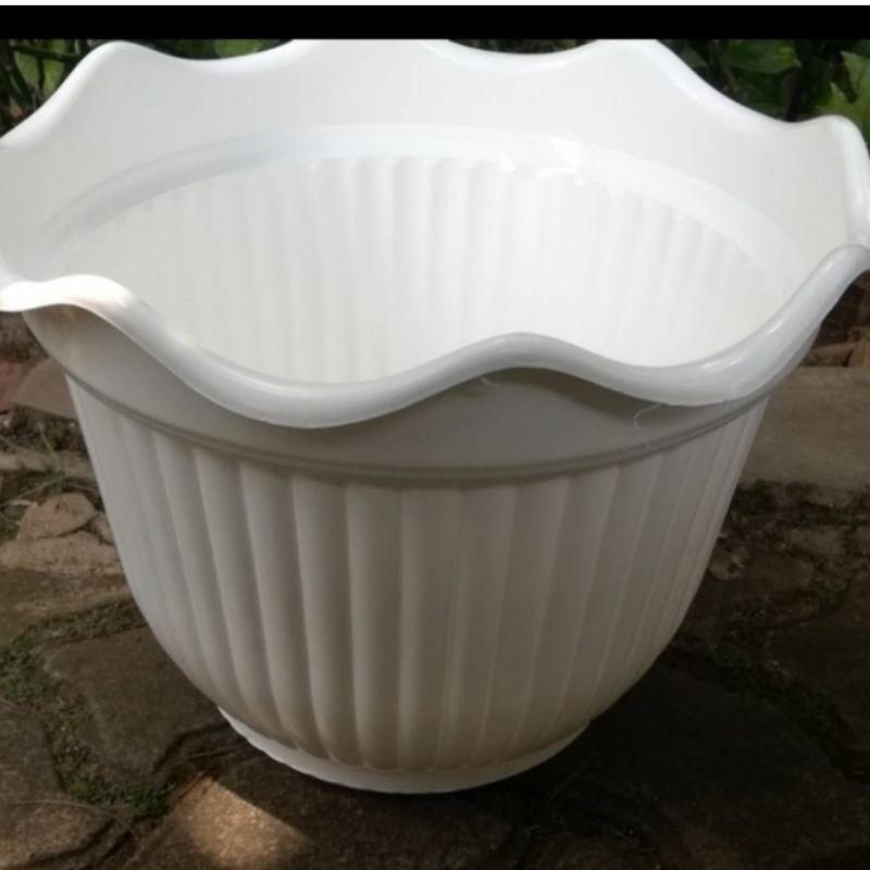 POT TANAMAN UKIR UK 32CM/POT BUNGA CANTIK