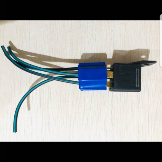 SOKET+FITTING RELAY KLAKSON DAN LAMPU BOSCH KAKI 4 KABEL BESAR