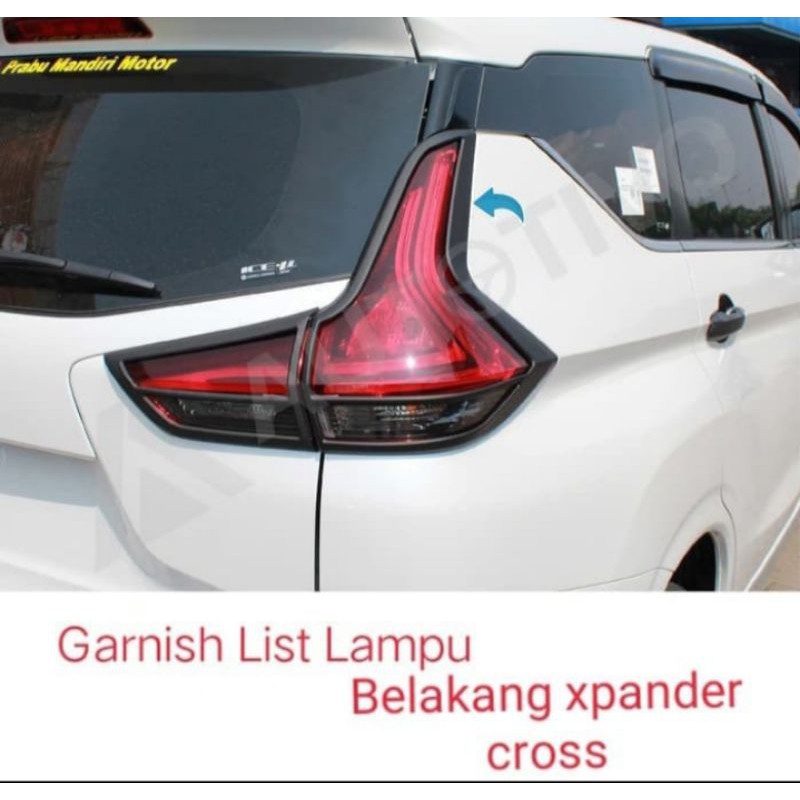 Garnis List Mobil Xpander Cross Hitam Dop Lampu Belakang