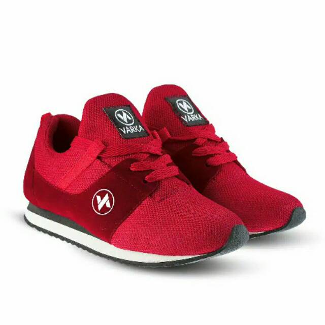 Sepatu sneakers Varka