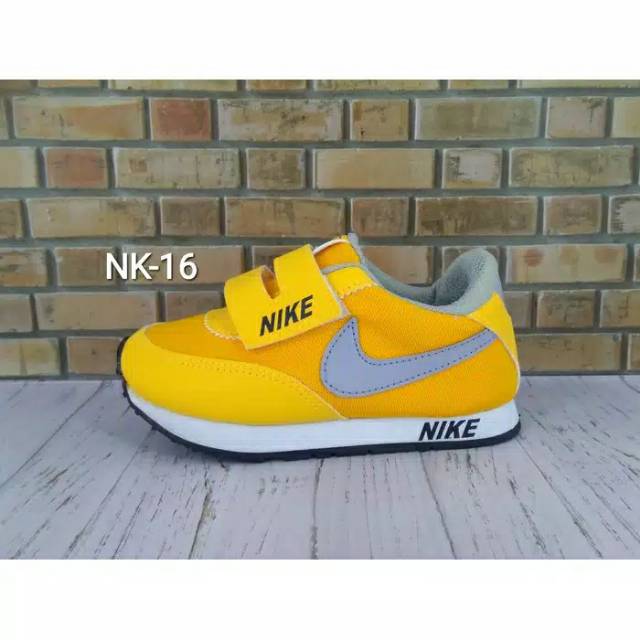 Sepatu sekolah anak (nike)