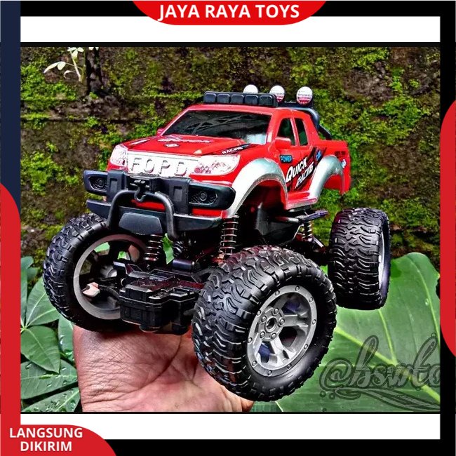 RC car Rock crawler 2wd Roda karet Mainan Mobil Remot Control Offroad Suspensi Aktif baterai cas Terbaru