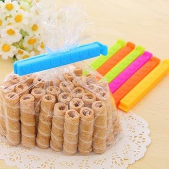 

Penjepit kemasan warna-warni snack makanan ringan