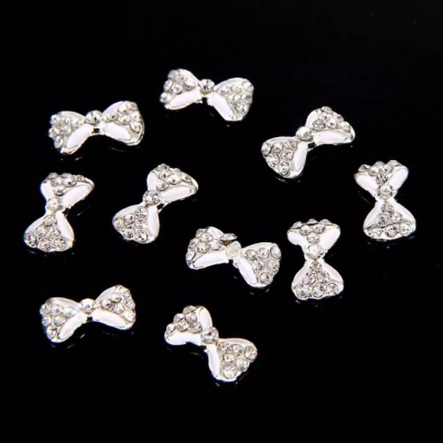 Charm nail pita / Nail bow white colour