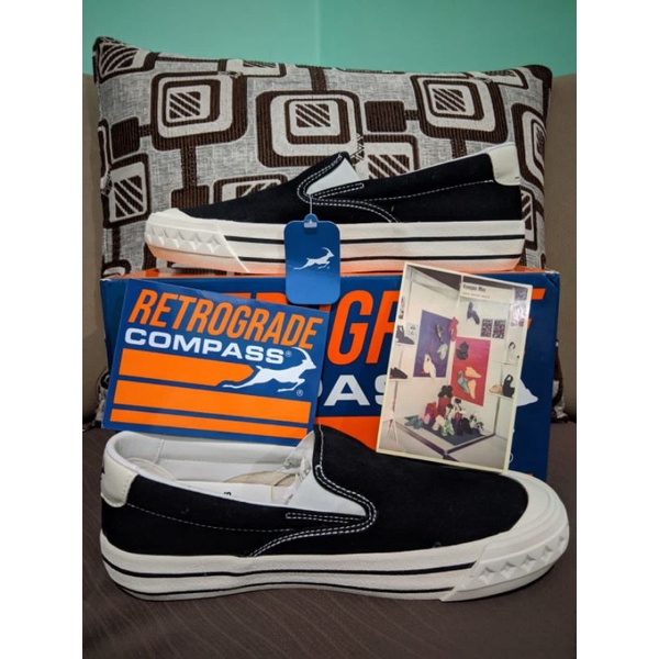compass retrograde slip-on