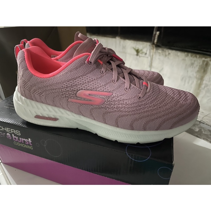 Skechers Go Run Hyper Burst Mauve ukuran 10 / 40 Sepatu Olahraga Running Empuk Arch Support