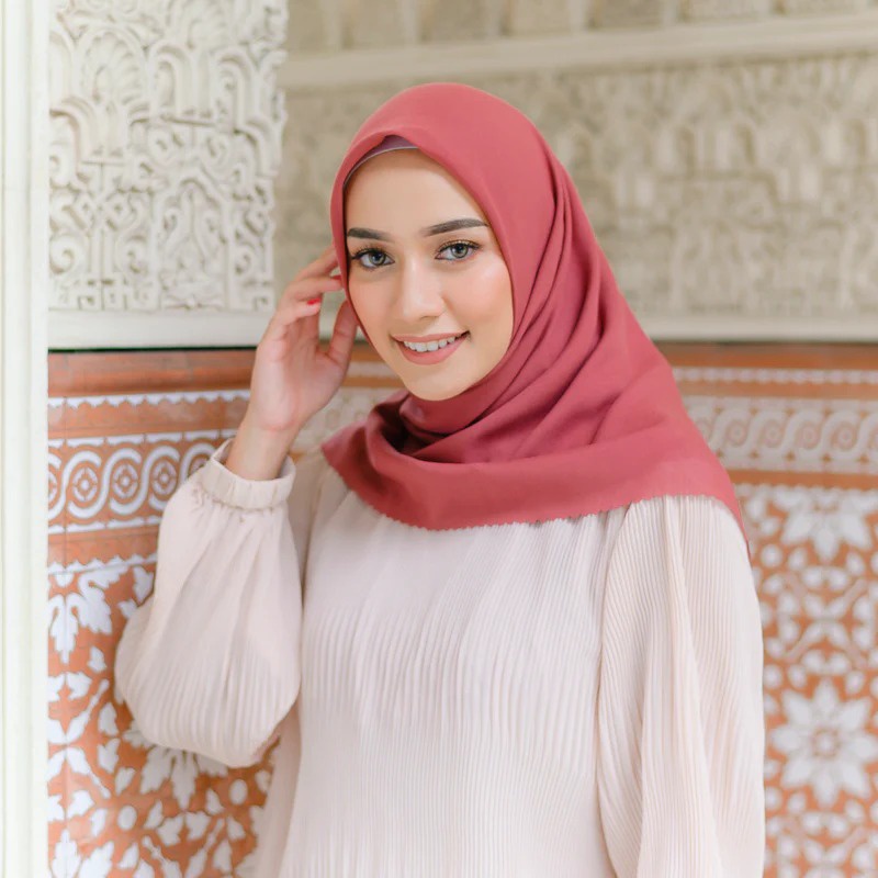 Hijab Bella Square Laser cut / Kerudung Segiempat Voal Superfine Polly Cotton Ultimate / Plain Basic / Jilbab Segi Empat  Lasercut Lc Cod Terbaru-BATA
