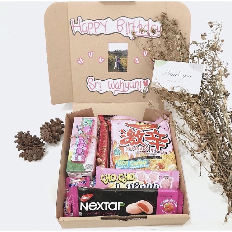 

SNACK BOX / GIFTBOX / KADO WISUDA/ KADO ULANG TAHUN / BUCKET SNACK / BUCKET DUIT / GIFTBOX MURAH