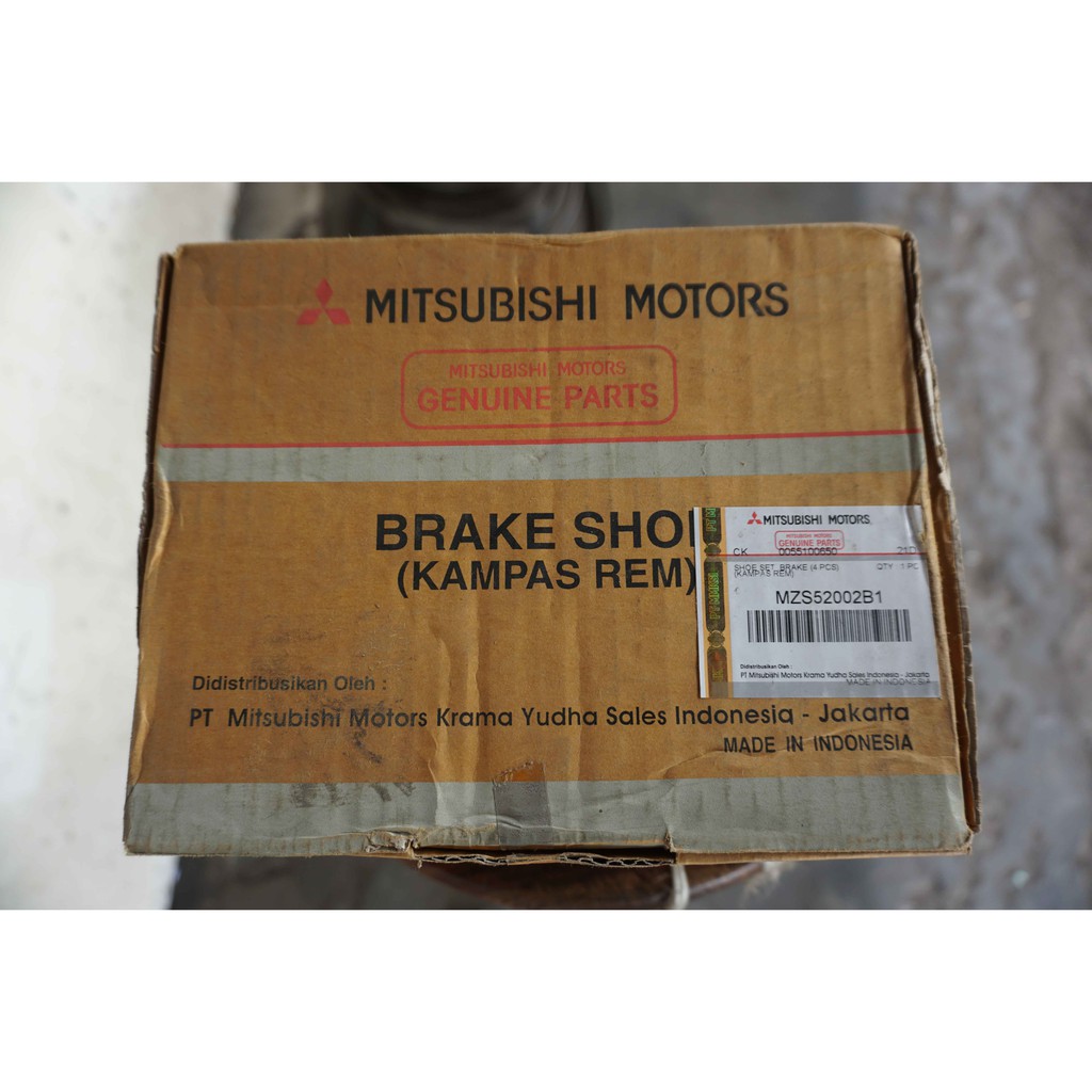 Brake Shoe Kampas Rem Belakang Mitsubishi T120SS ASLI KTB!