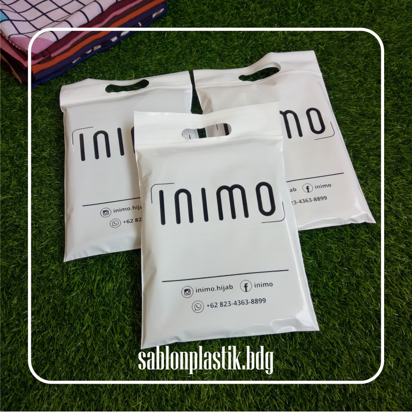 

Sablon Plastik 20 x 25 untuk Parfume - SEJATI PRINTING