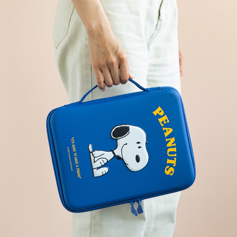 Sleeve Pouch Sarung Tas Bag Case Ipad Tab Tablet Macbook Air Pro Laptop Asus Acer Lenovo HP Huawei 11 12 13 14 15 inch Motif Gambar Kartun Cartoon Karakter Snoopy Warna Biru Hitam Lucu Cute Murah Korean Model Tali Jinjing Tebal Hard Shell