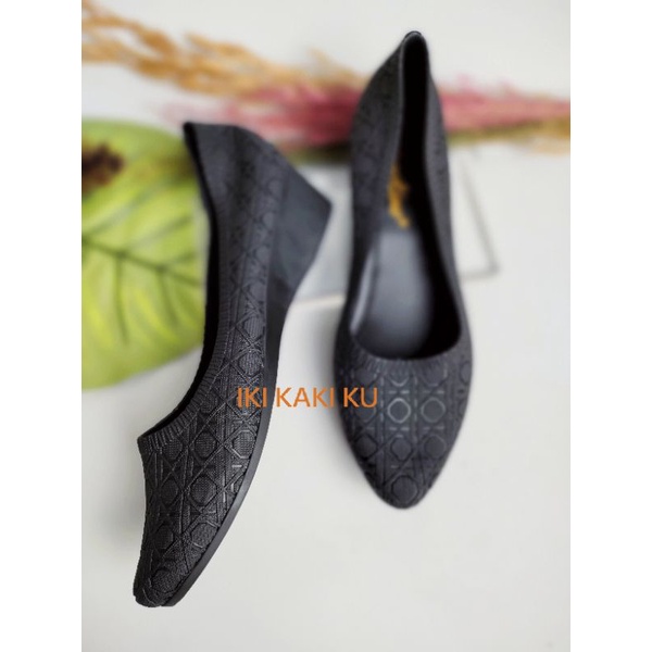 SEPATU WEDGES HAK WANITA PEREMPUAN DEWASA VEROTINO 3306 SEPATU KERJA MAGANG KHUSUS HITAM HITAM MOTIF LINGKARAN