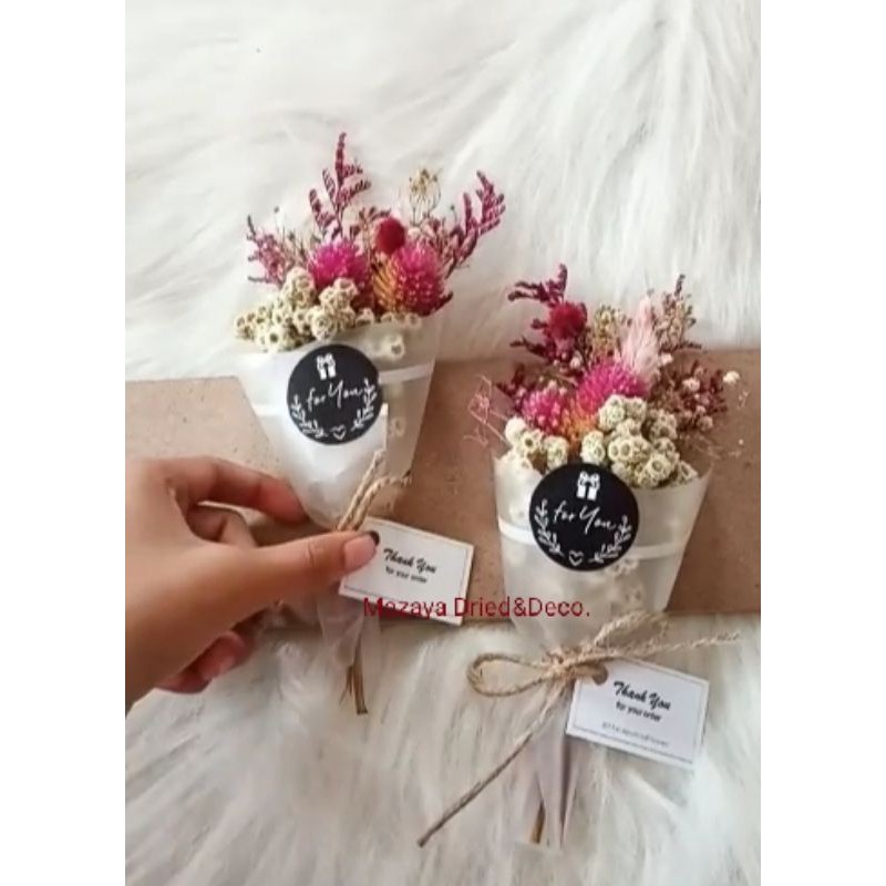 Mini Buket  Gomphrena/ hadiah wisuda / hadiah valentine