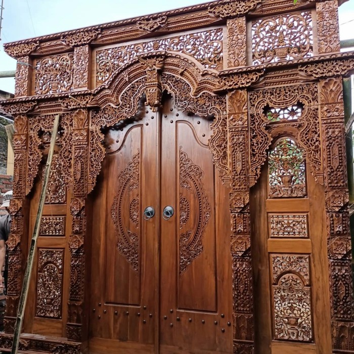 PINTU UKIR RUMAH JATI UKIR GEBYOK KUDUSAN